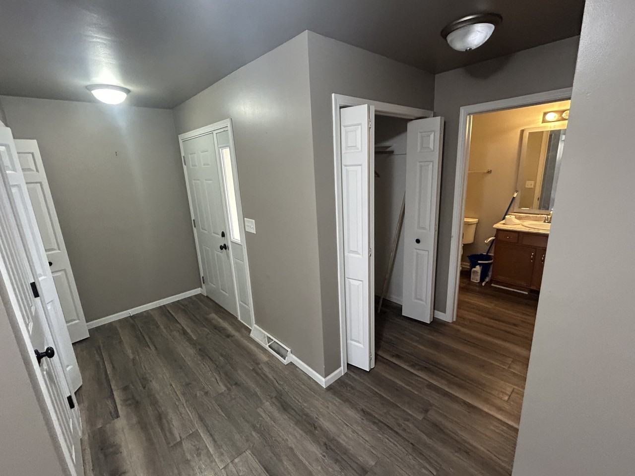 902 Denise Ct #902 - Photo 3 of 10