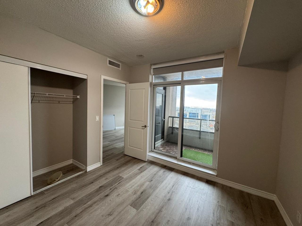 9225 Jane St - Photo 4 of 6