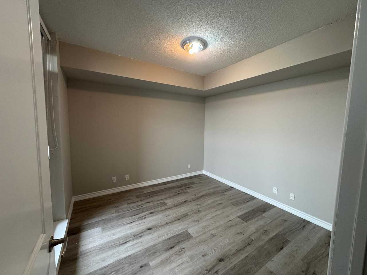 9225 Jane St - Photo 3 of 6