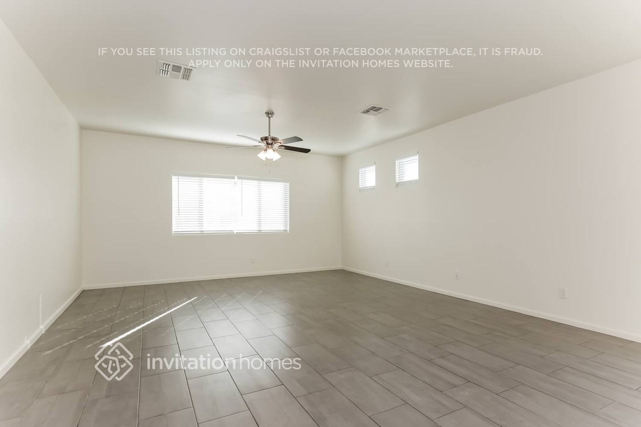 16440 S 10th St - Photo 4 of 18