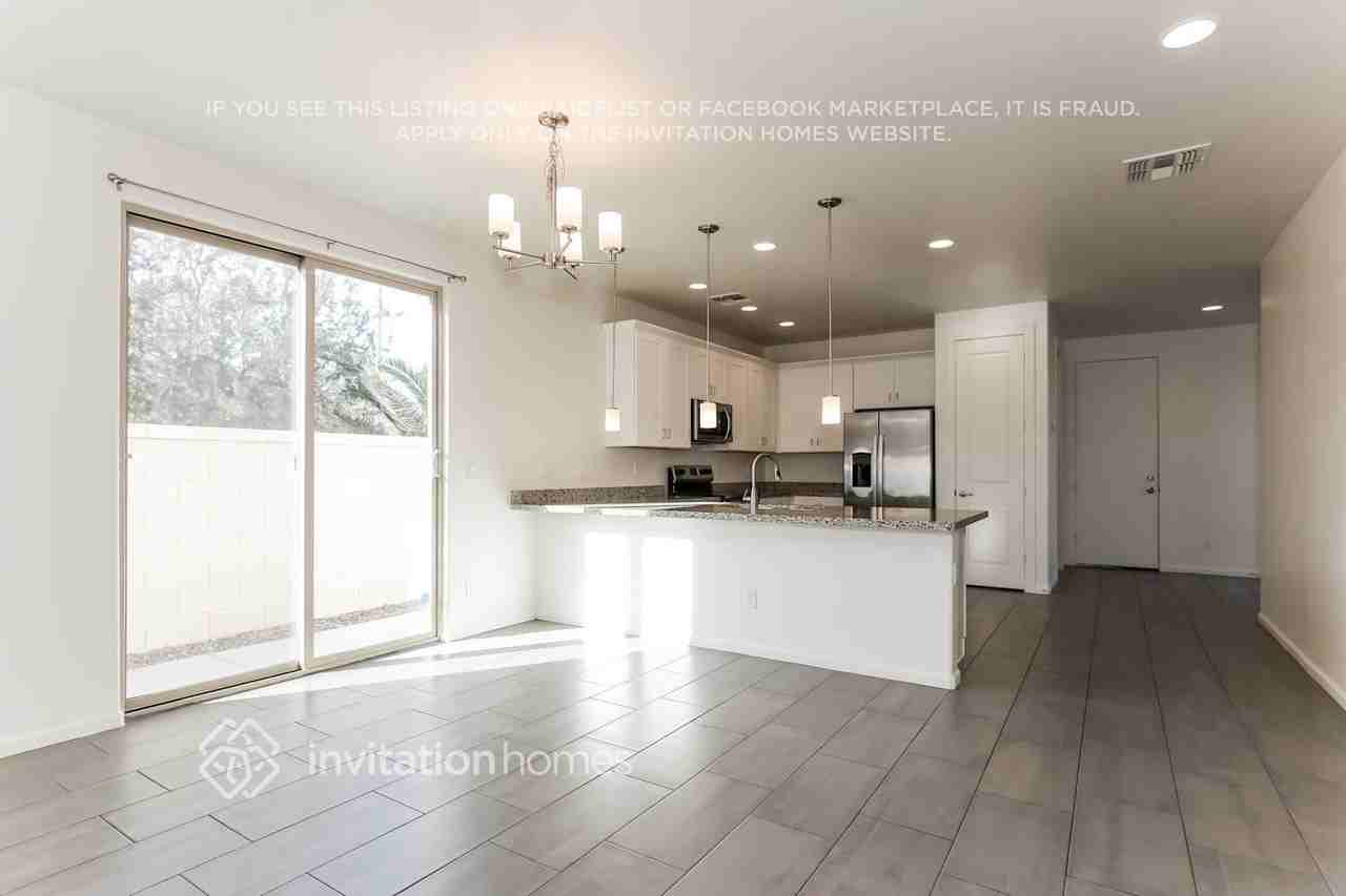 16440 S 10th St - Photo 6 of 18