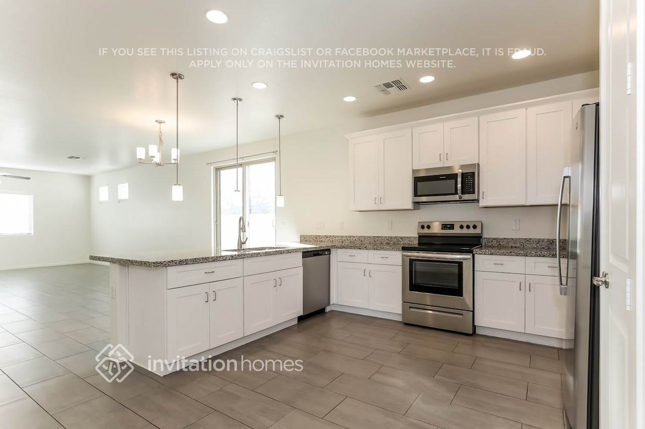 16440 S 10th St - Photo 7 of 18