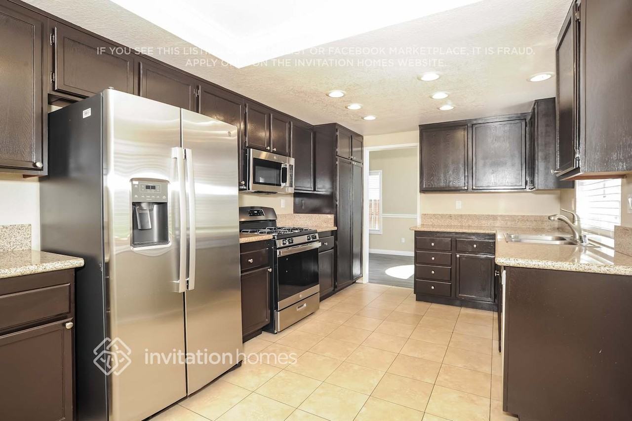 3120 Crowne Dr - Photo 5 of 18