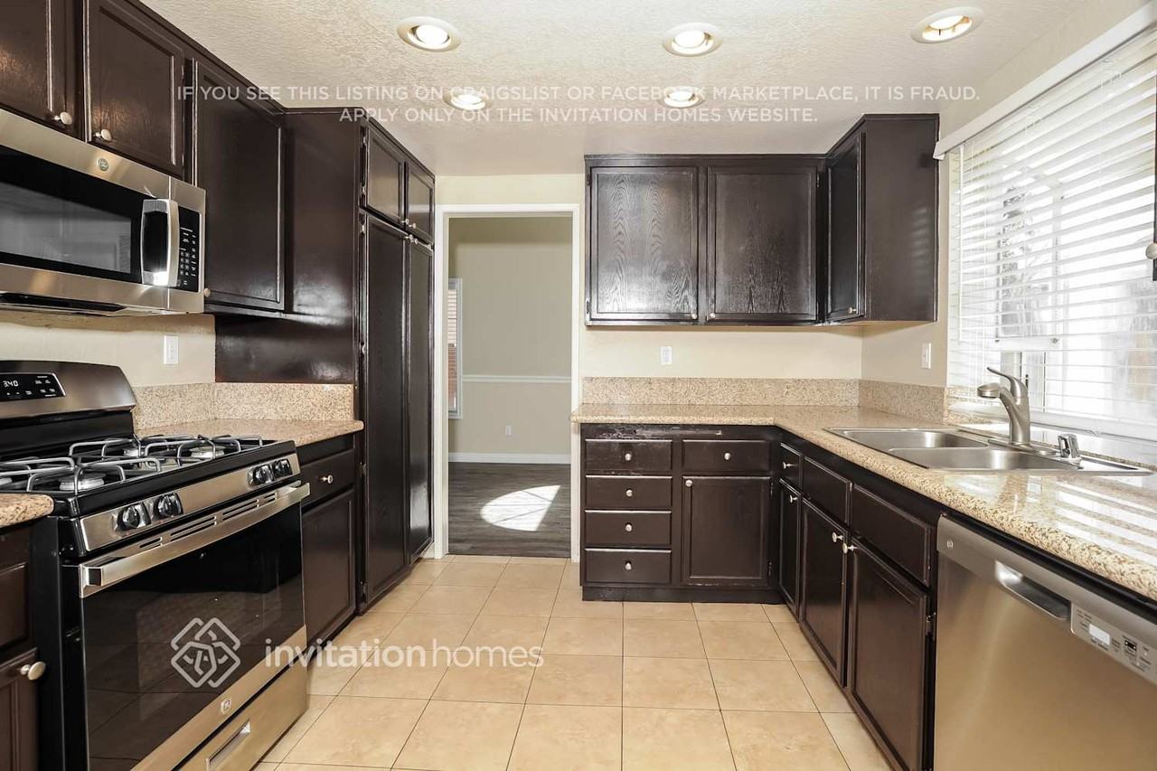 3120 Crowne Dr - Photo 6 of 18