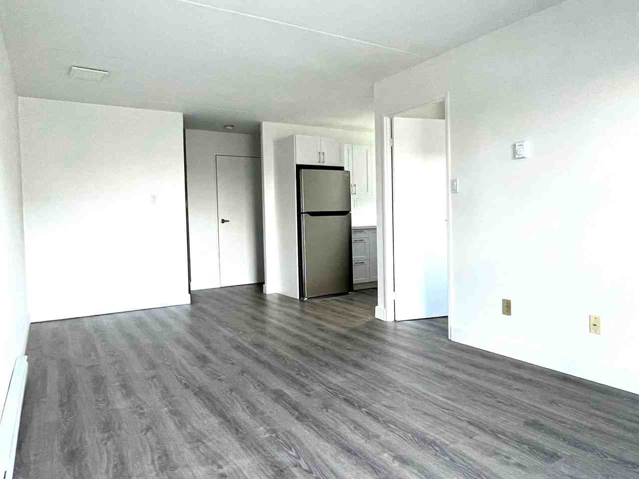 601 Dundas Street East - Photo 5 of 12