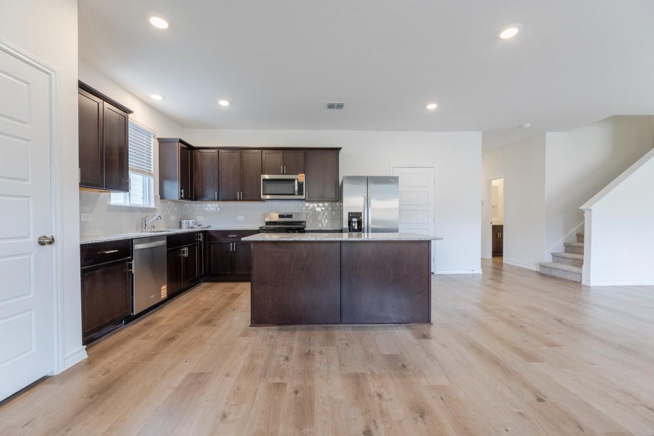 121 Country Elm Ln - Photo 3 of 20