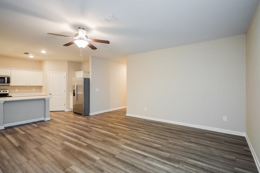 590 Knightsbridge Ln - Photo 3 of 16