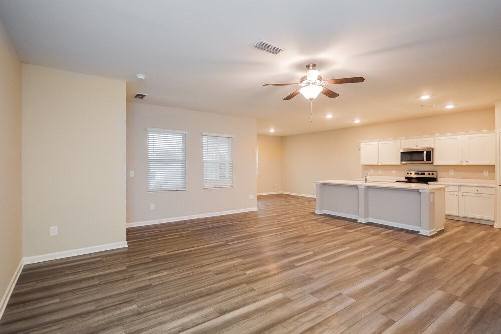 590 Knightsbridge Ln - Photo 4 of 16