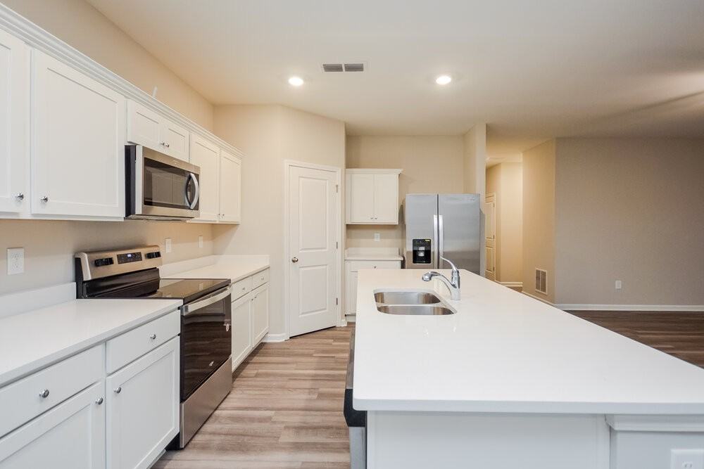 590 Knightsbridge Ln - Photo 7 of 16