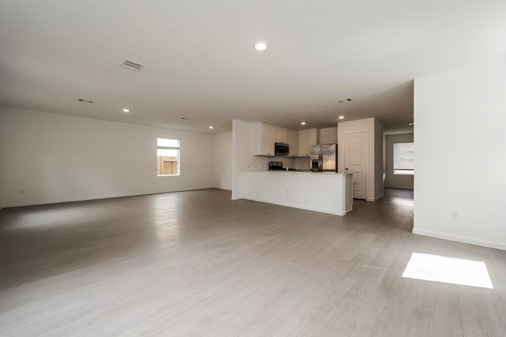 13487 Bay Springs Dr - Photo 5 of 17