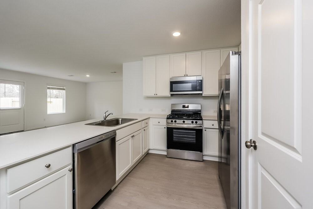 13487 Bay Springs Dr - Photo 6 of 17