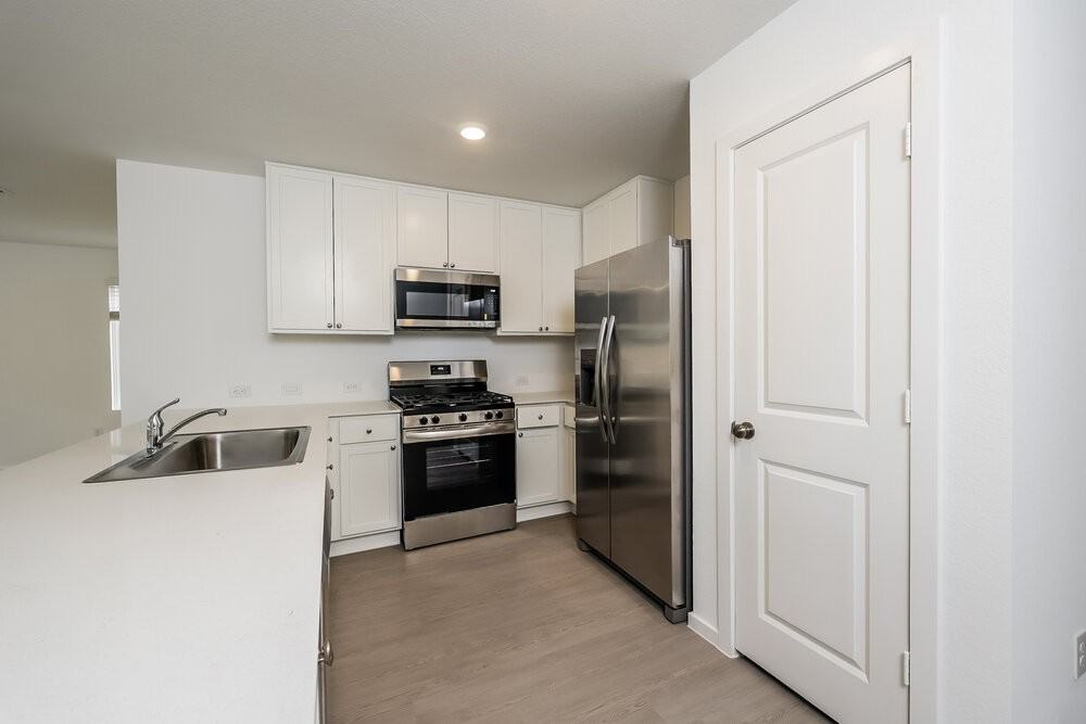 13487 Bay Springs Dr - Photo 7 of 17