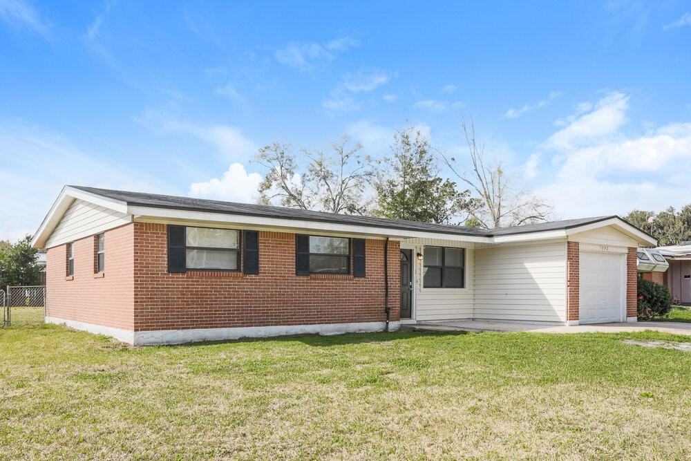 7642 Contour Dr - Photo 3 of 16