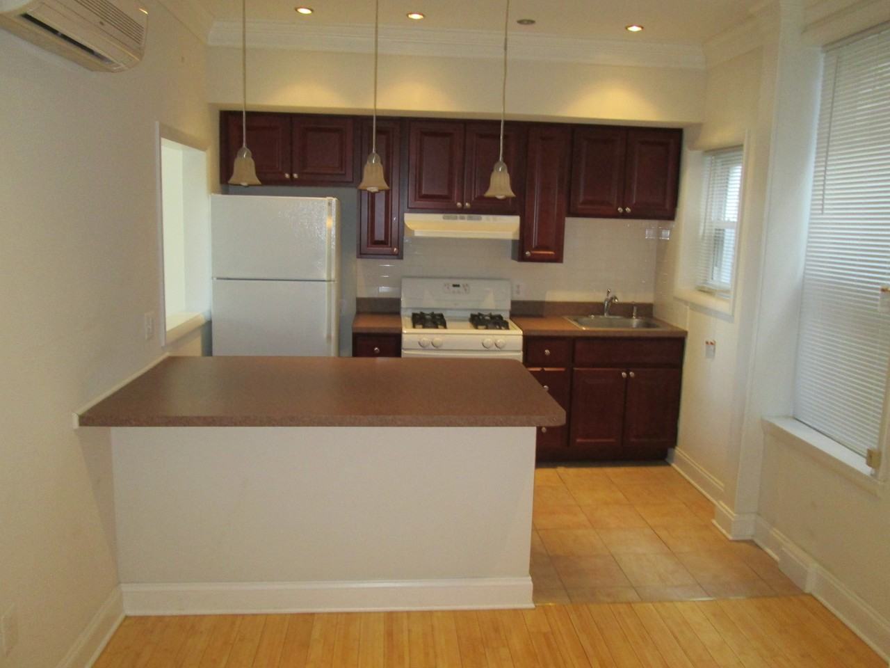 For Rent: Stylish Downtown Living at 817 Park Ave – Your Urban Oasis Awaits! - Photo 3 of 28