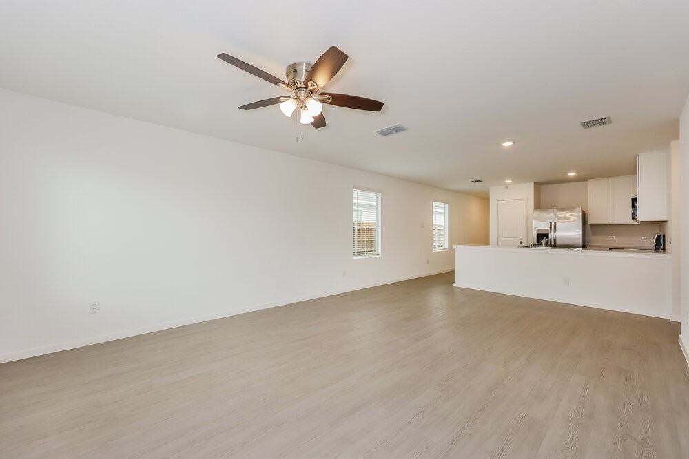 1219 Maple St - Photo 4 of 16