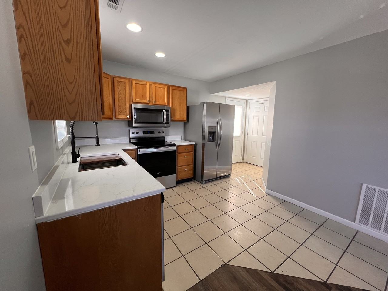 1703A Pleasant St #1703A - Photo 2 of 17