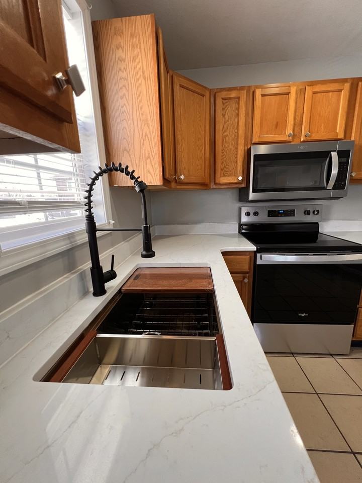 1703A Pleasant St #1703A - Photo 4 of 17