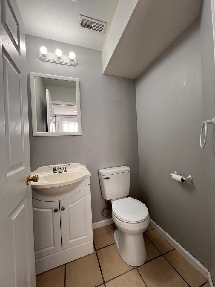 1703A Pleasant St #1703A - Photo 5 of 17