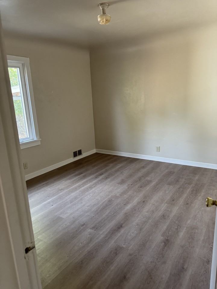 913 Simpson Ave #1 - Photo 5 of 14