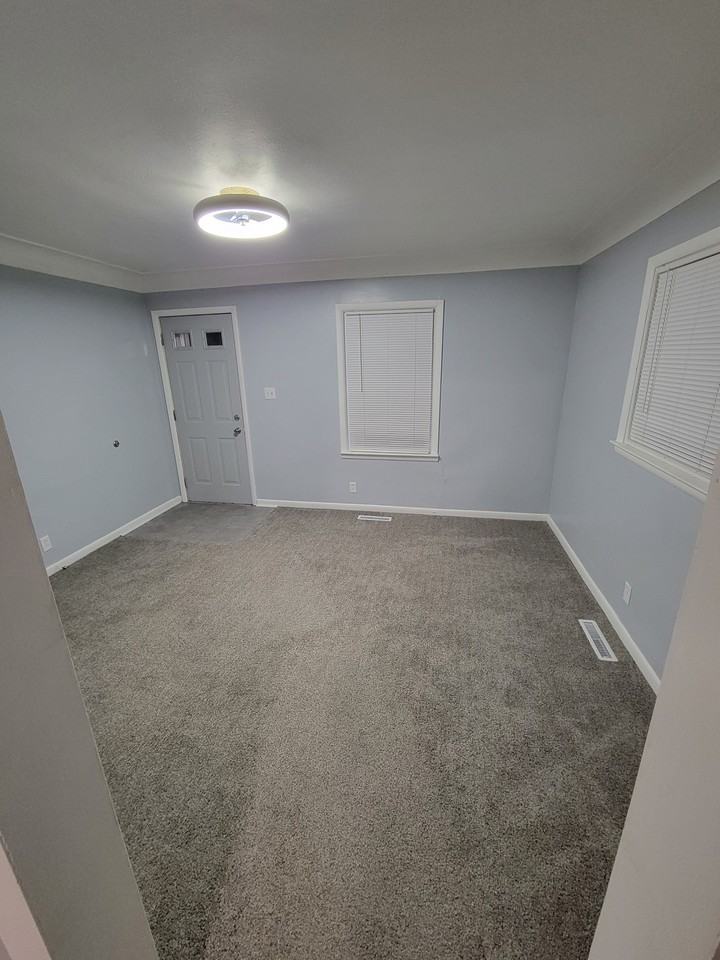 1860 S Shore Blvd #1 - Photo 5 of 21