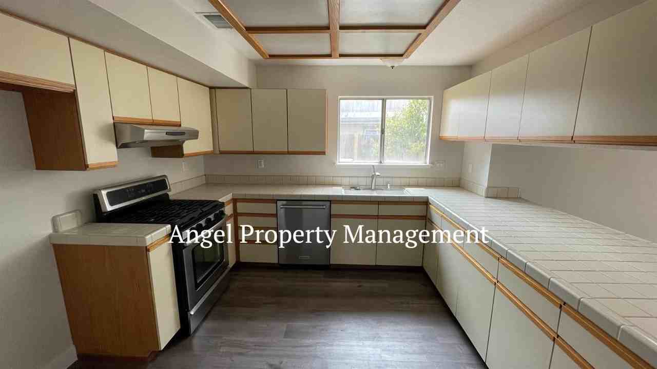 7603 Delta Pointe Way #1 - Photo 3 of 18