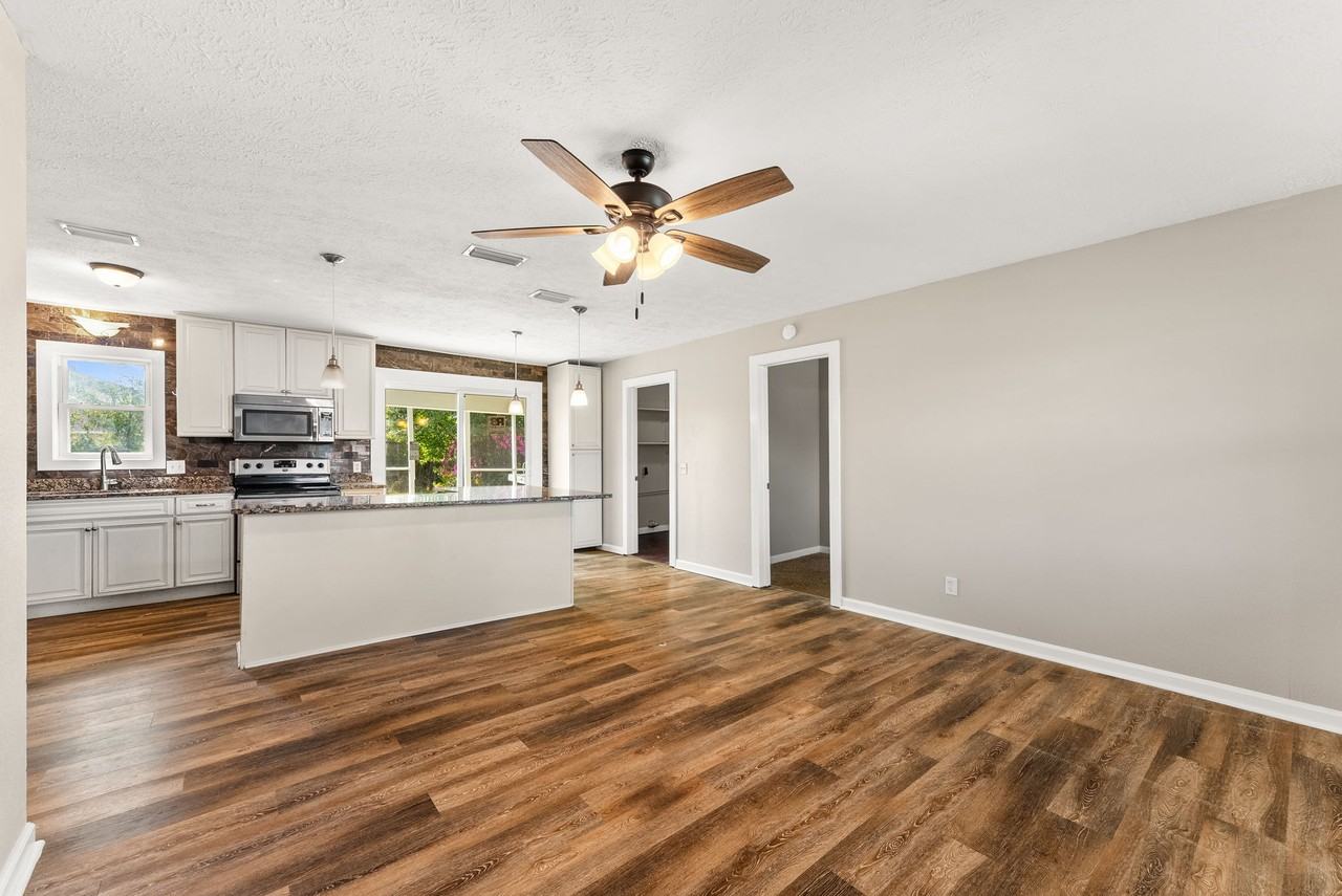 2004 Greenbriar Blvd #1 - Photo 4 of 29