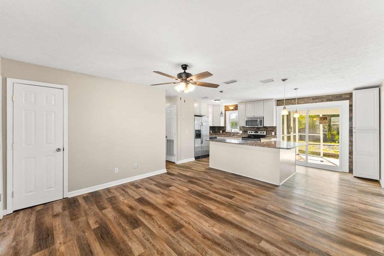 2004 Greenbriar Blvd #1 - Photo 6 of 29