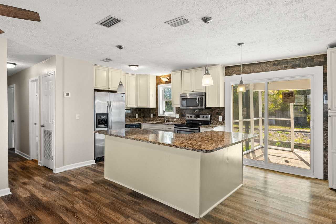 2004 Greenbriar Blvd #1 - Photo 7 of 29