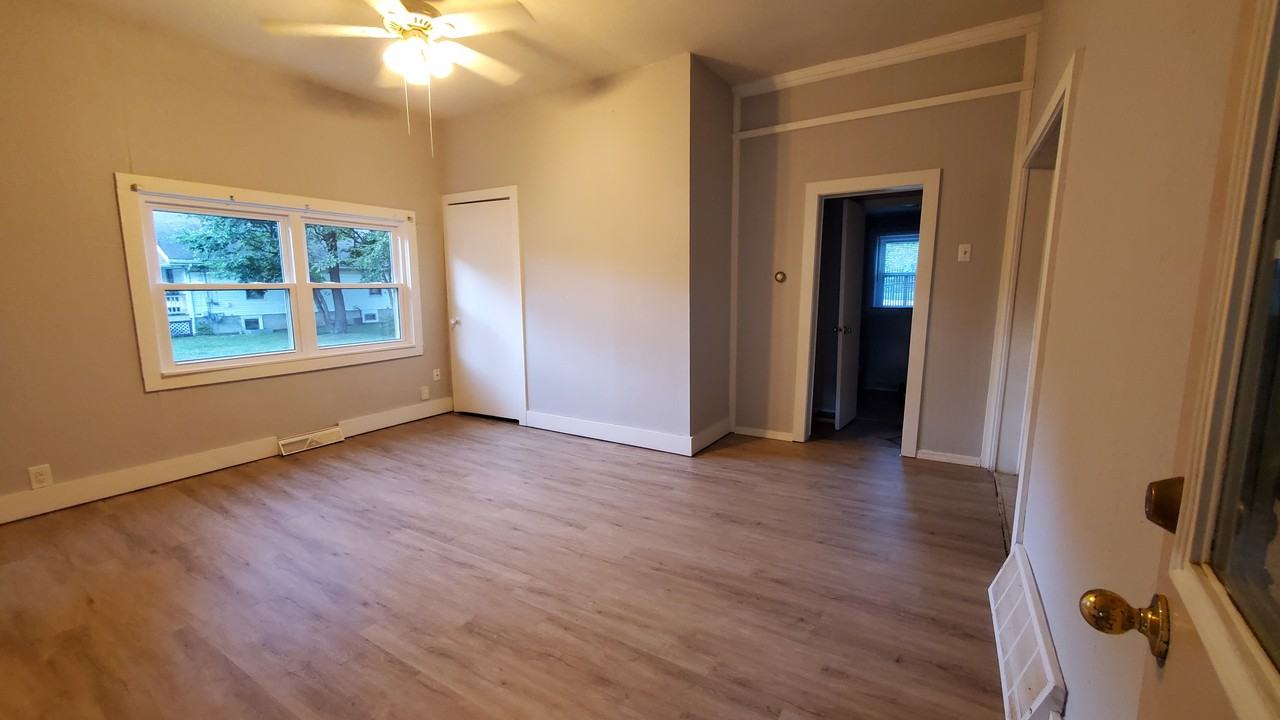 206 N Maple St - Photo 2 of 10