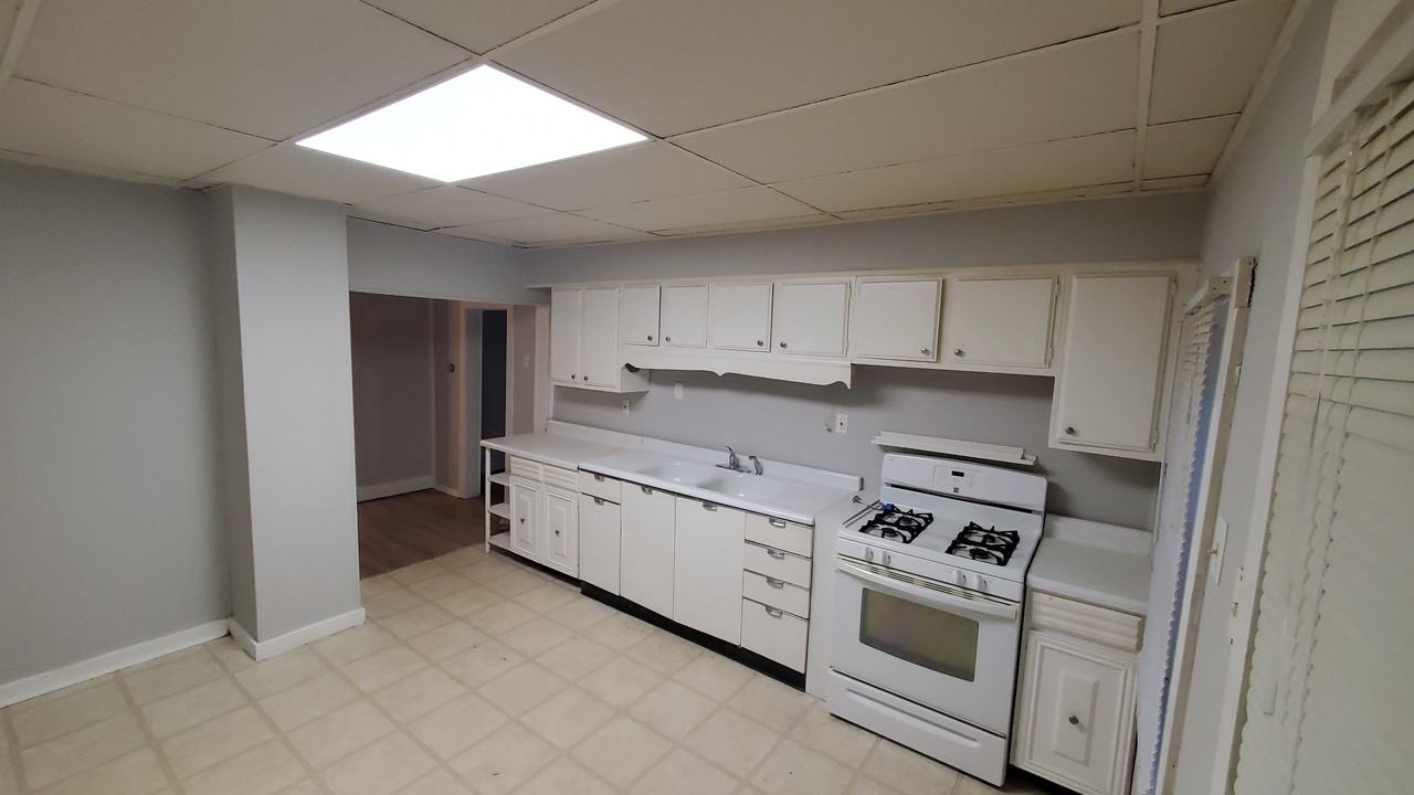 206 N Maple St - Photo 7 of 10