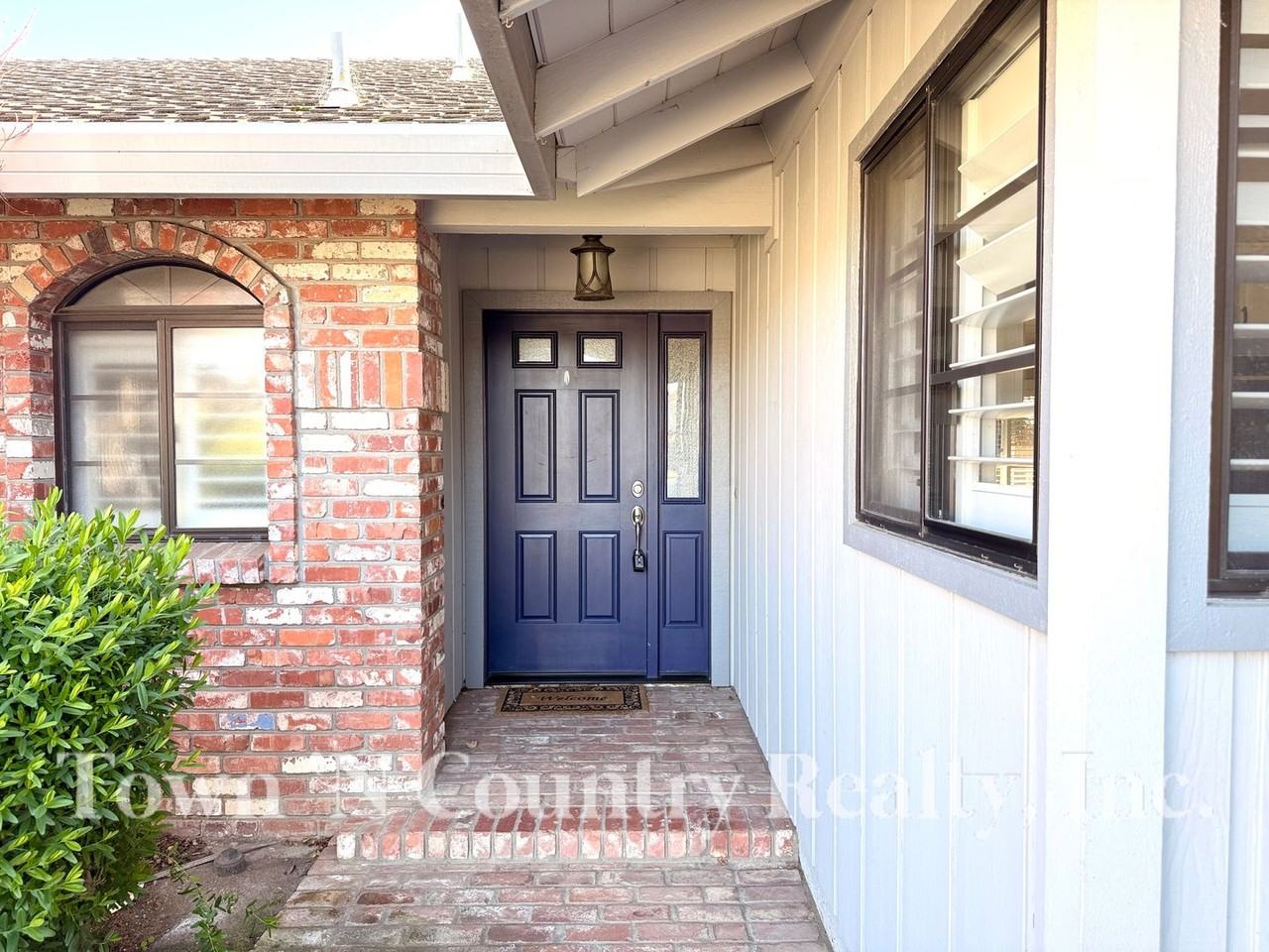 1198 Loyola Dr - Photo 3 of 30