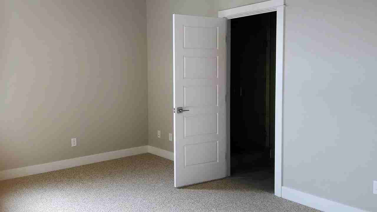 2227 Mackinac St - Photo 4 of 9