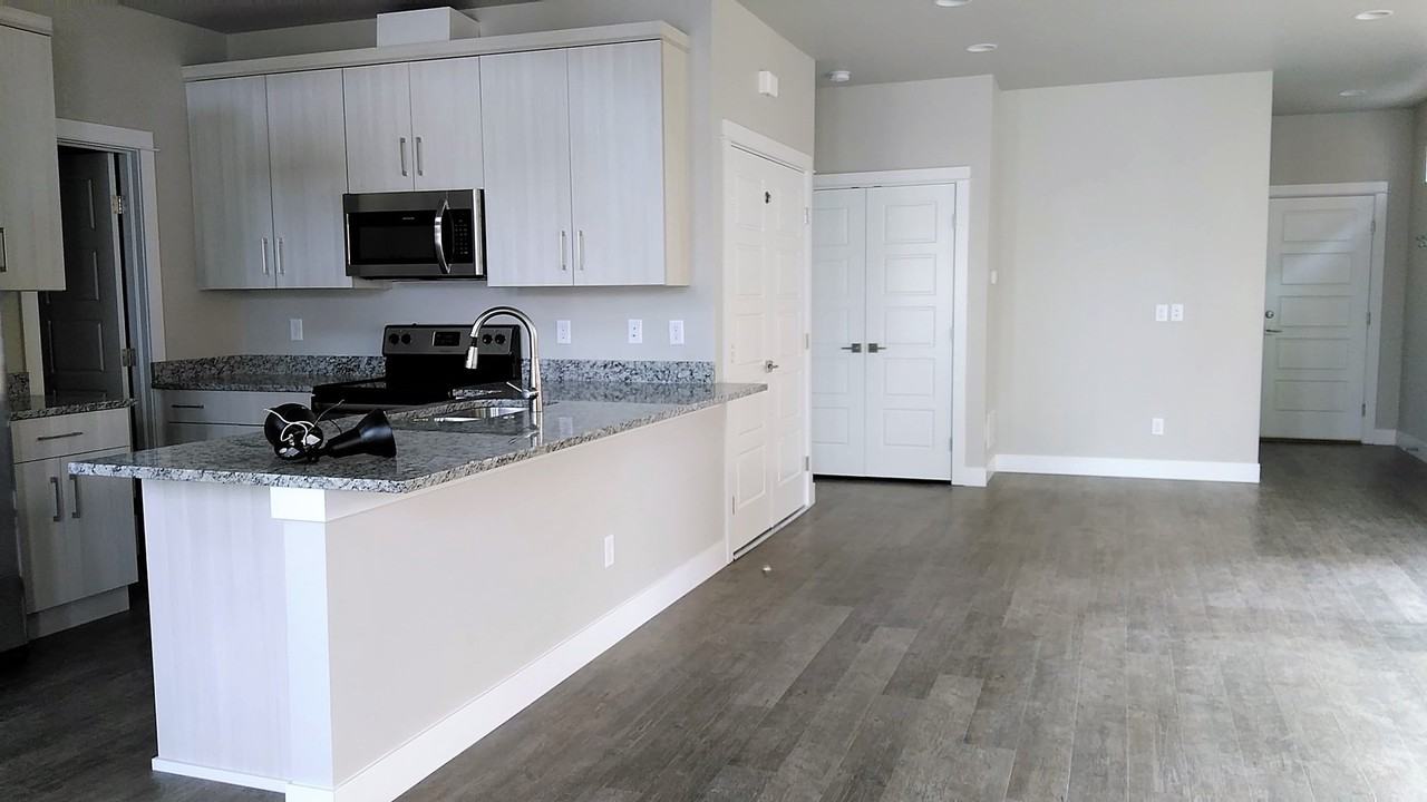 2227 Mackinac St - Photo 7 of 9