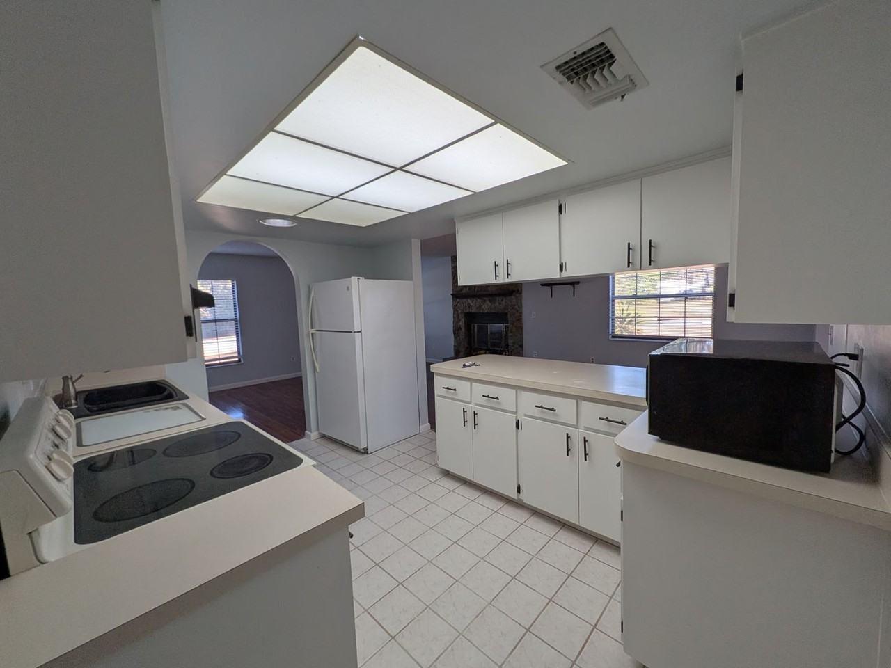 2510 W Dolphin Dr - Photo 4 of 20