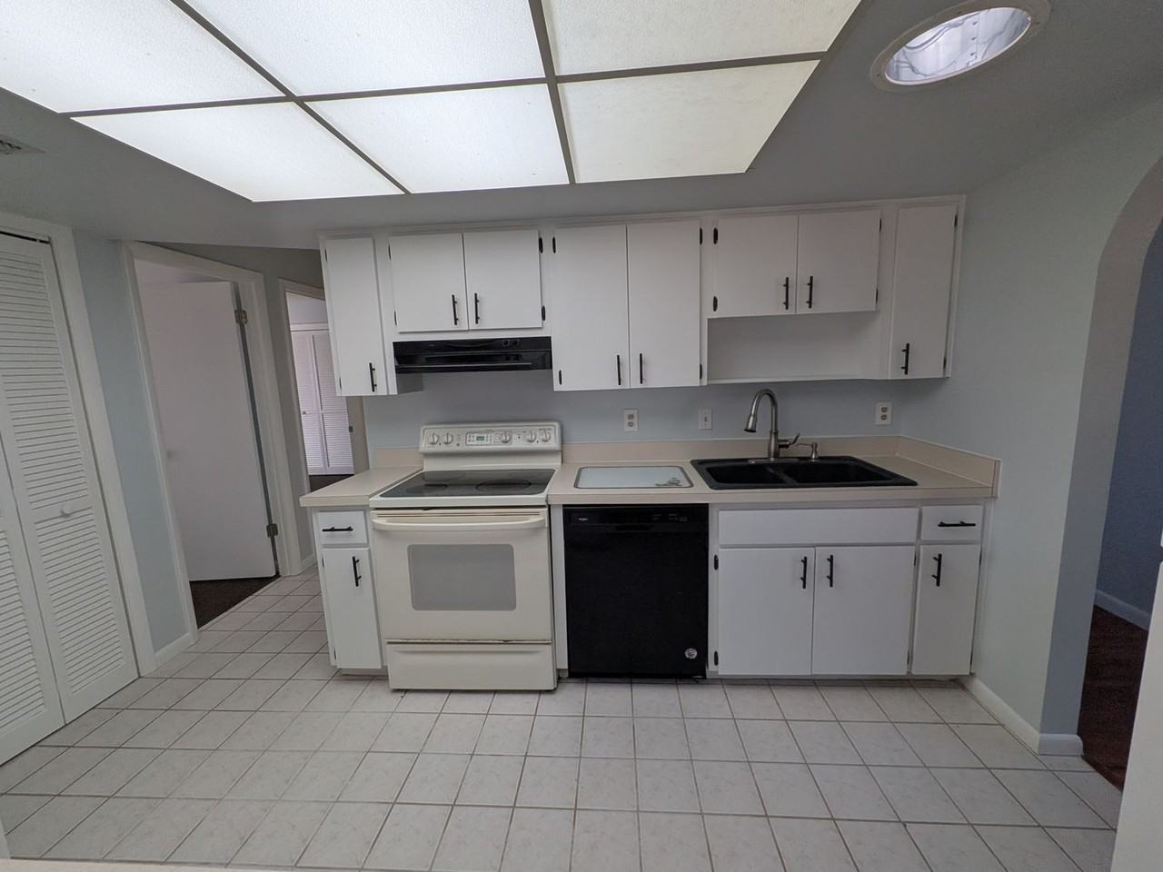 2510 W Dolphin Dr - Photo 5 of 20