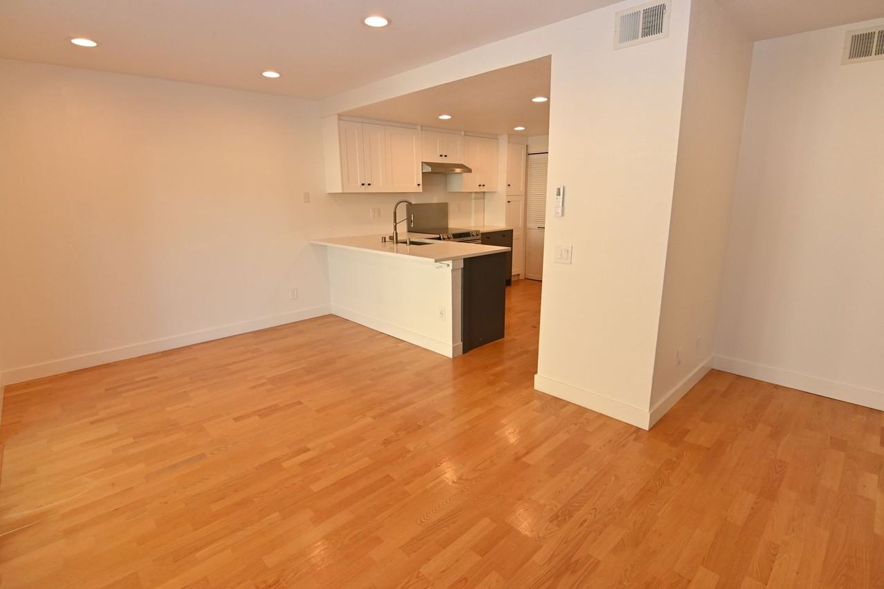 4877 Lago Vista Cir - Photo 5 of 24