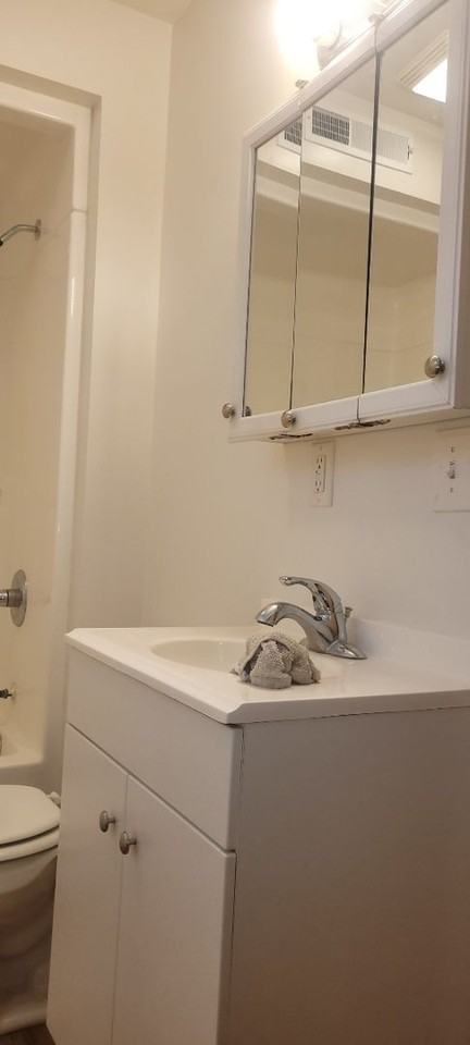 1022 Conklin Hl - Photo 5 of 10