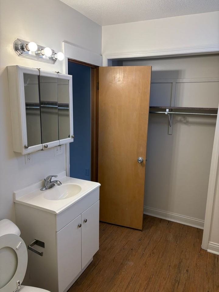 1022 Conklin Hl - Photo 6 of 10