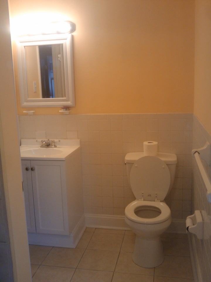 626 W 4th St - Photo 2 of 7