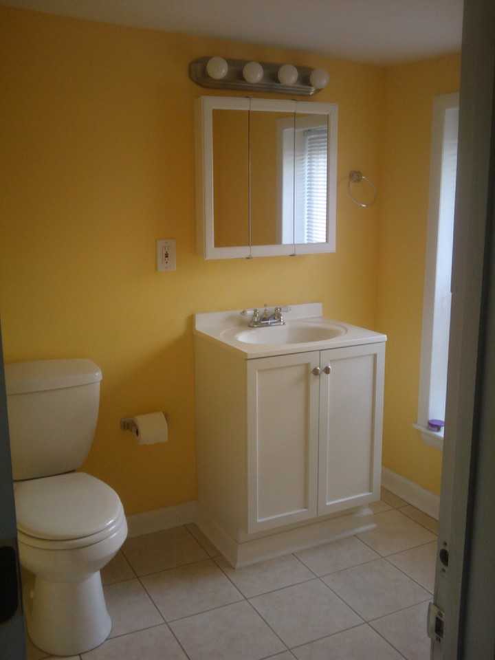 626 W 4th St - Photo 3 of 7