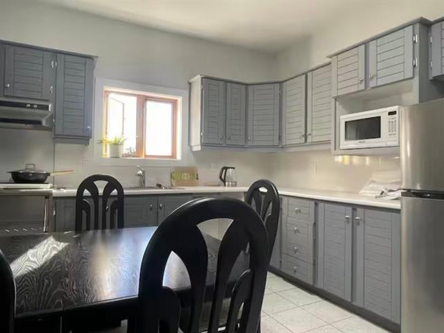 1450 Rue Cartier - Photo 2 of 6