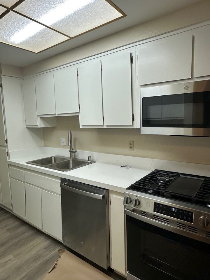 355 Susan Ct #1 - Photo 2 of 8