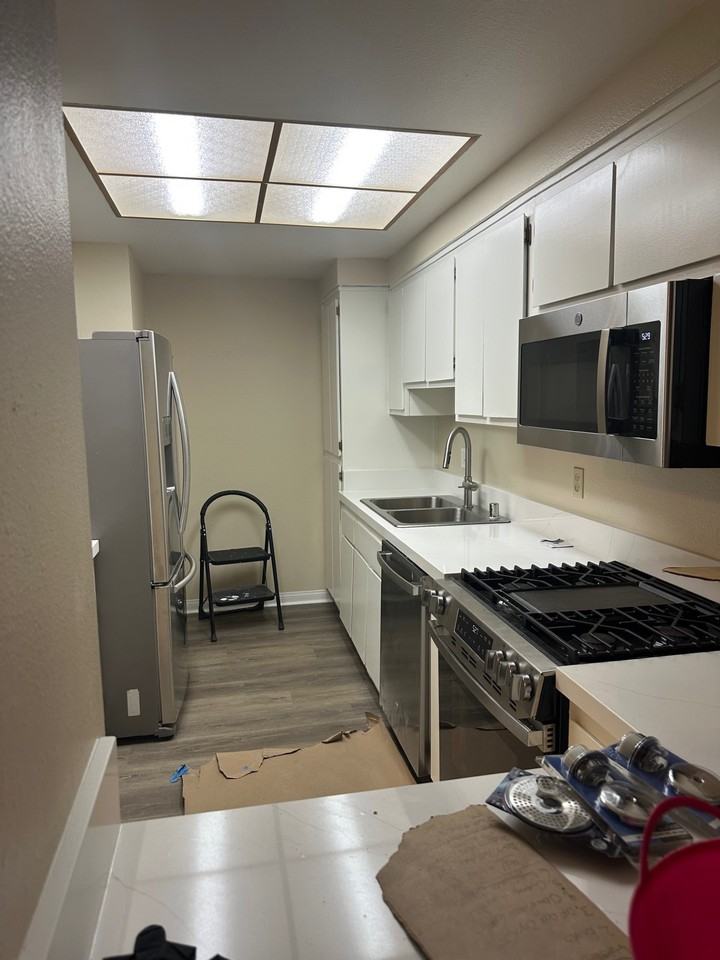 355 Susan Ct #1 - Photo 3 of 8