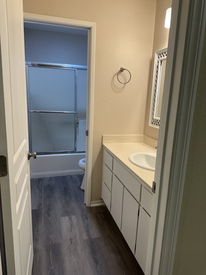 355 Susan Ct #1 - Photo 6 of 8