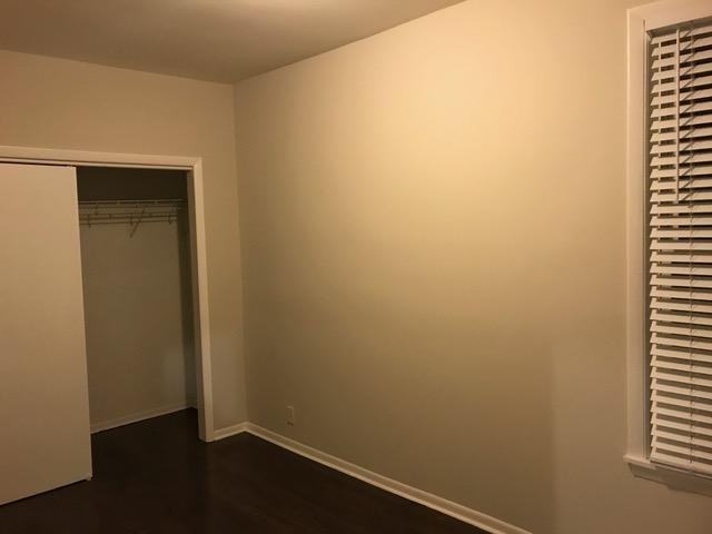 939 W 34th St #1R - Photo 7 of 10