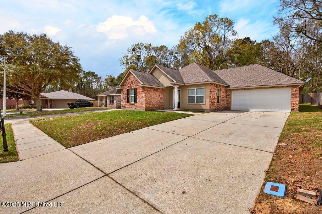 10261 English Manor Dr - Photo 3 of 30