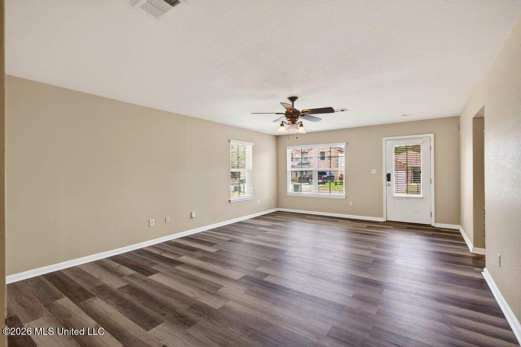10261 English Manor Dr - Photo 5 of 30