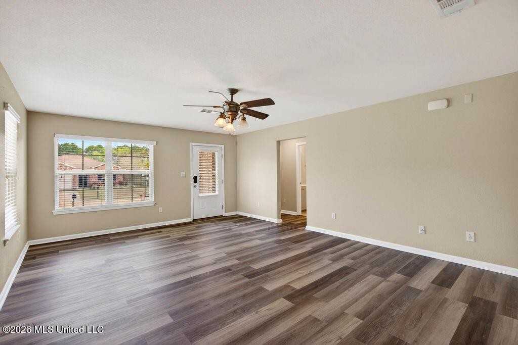 10261 English Manor Dr - Photo 6 of 30