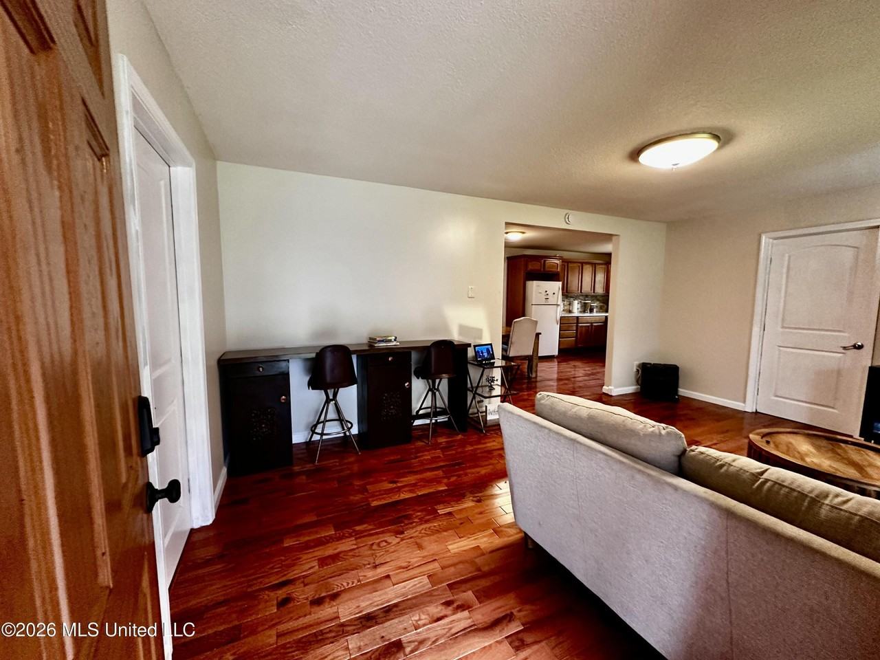 7033 Longridge Rd - Photo 3 of 29