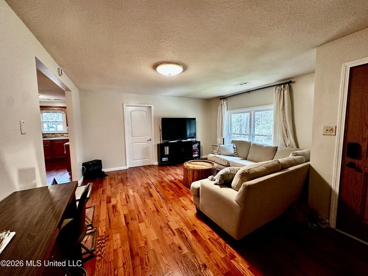 7033 Longridge Rd - Photo 5 of 29